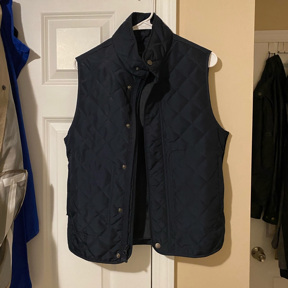 Navy blue quilted polyester vest